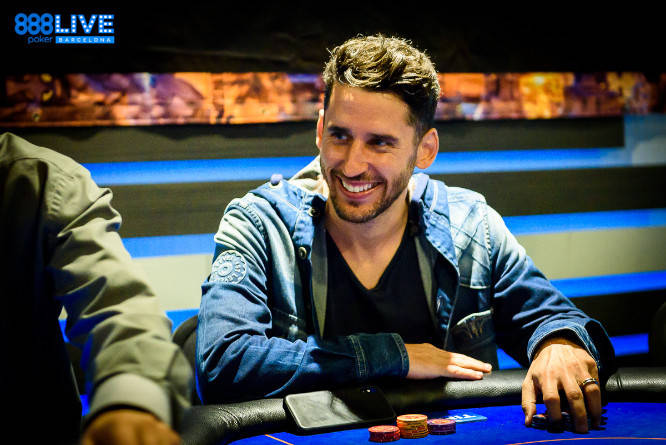 Futbolistas que juegan a poker: Corominas