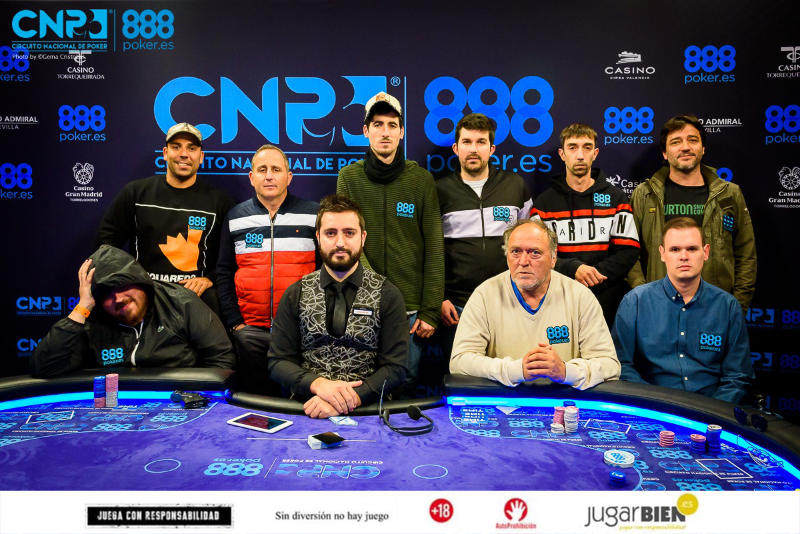 La mesa final de un torneo tambien viene precedida de burbuja y hand for hand