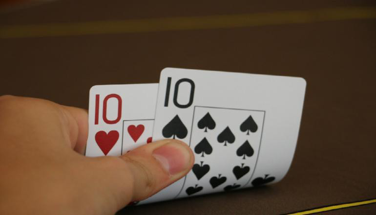 Cartas en poker en vivo en casino