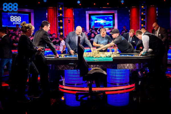 Mesa final del Main Event de las World Series of Poker 2019