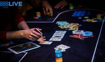 La mano muerta en el reparto de cartas en poker