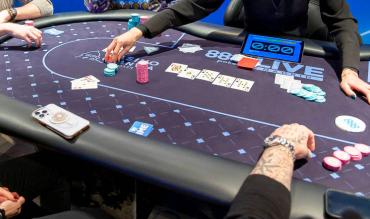 Board poker