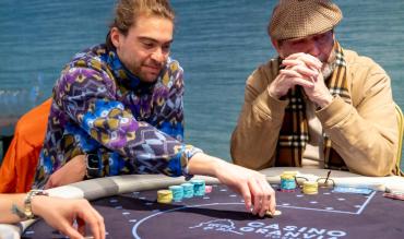 Levelling poker