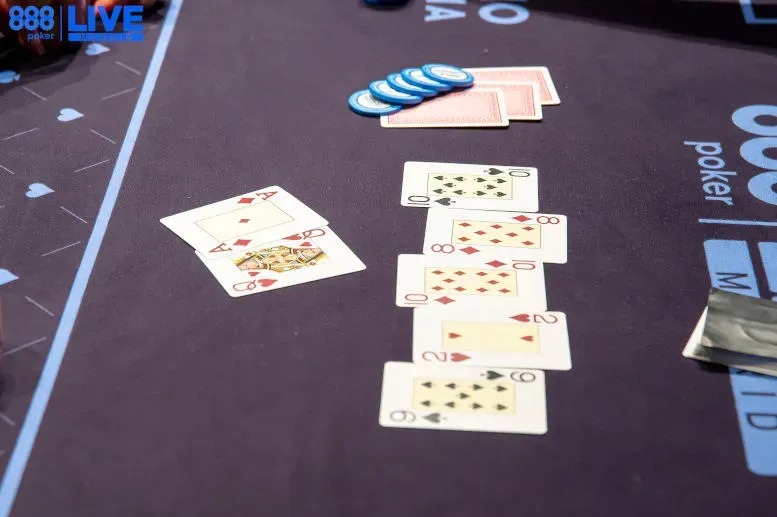 Cuantas cartas se reparten en el poker