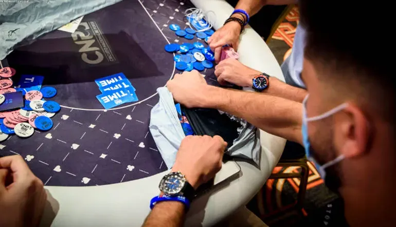 Torneos replay poker